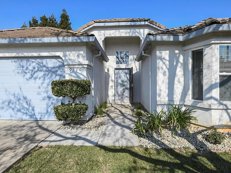9310 Village Tree Dr — Photo 3