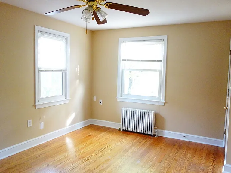 8206 Greenwood Ave — Photo 5