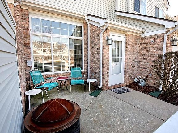 3rd image of 6561 Green Haven Ln