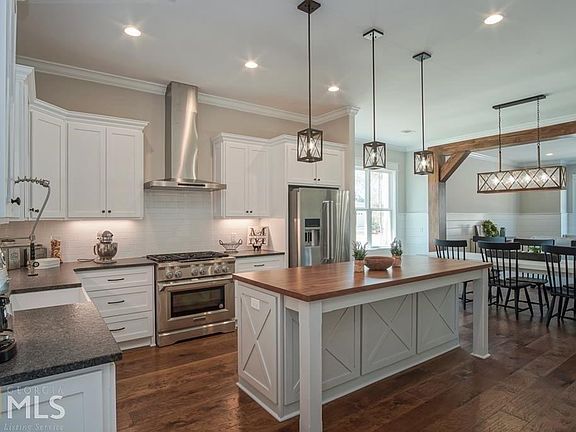 4th image of 223 Township Bluff Cir