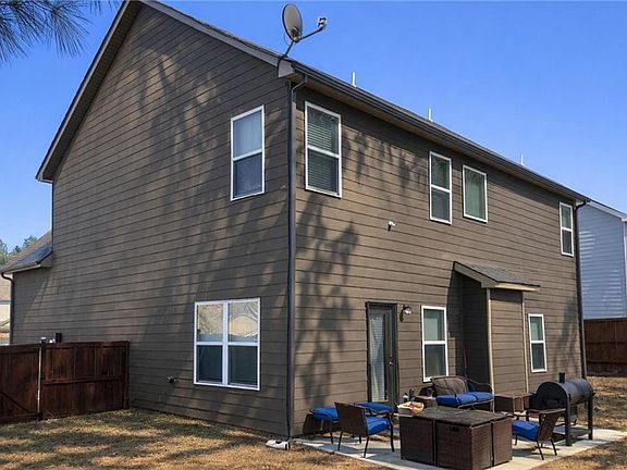 3rd image of 461 Lake Ridge Ln