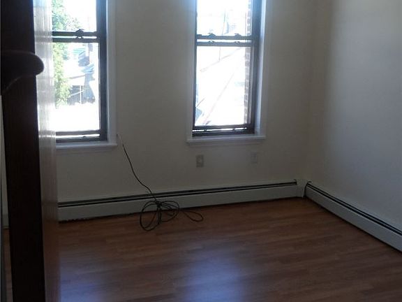 2nd image of 21945 Jamaica Ave