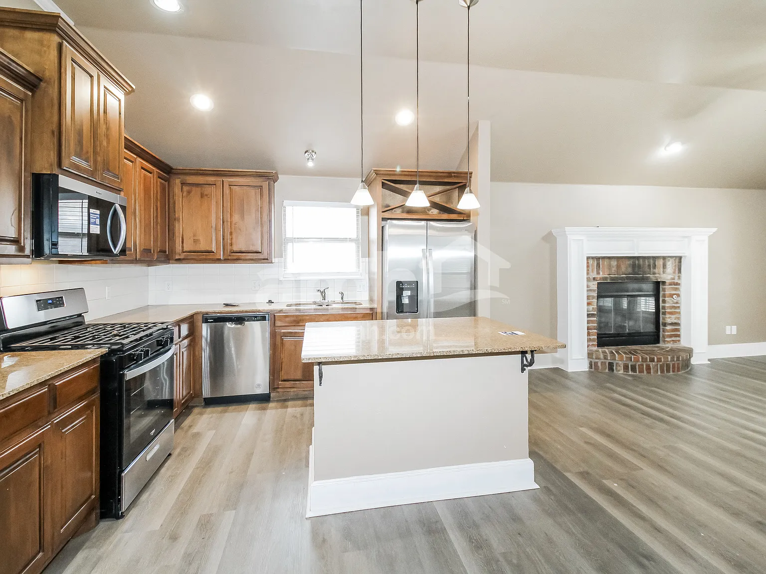 4 bed, 2.0 bath, 1684 sqft, $1,880 — Photo 3