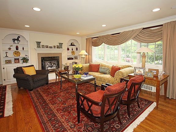 2nd image of 21 Pine Dr N