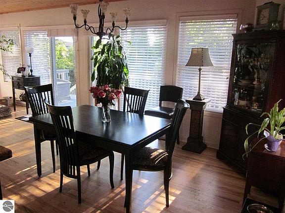 4th image of 3064 Parker Pl