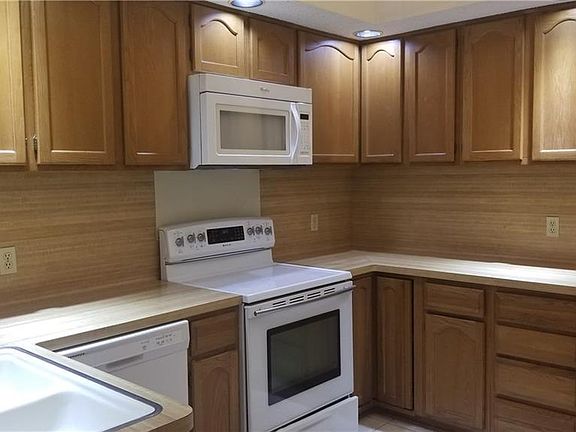 4th image of 5916 Baroncrest Dr