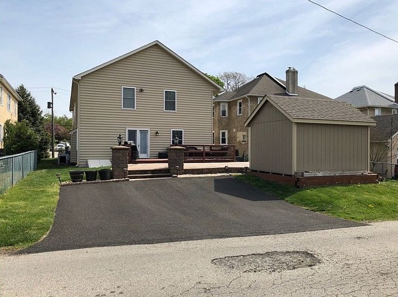 2nd image of 44 School St