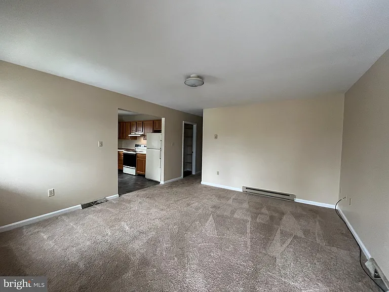 704A Thomas Ln — Photo 3