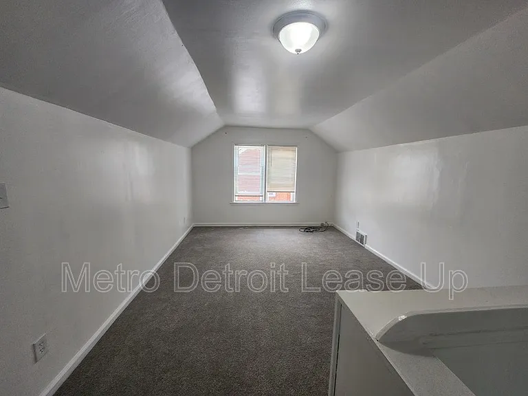 19455 Avon Ave — Photo 9