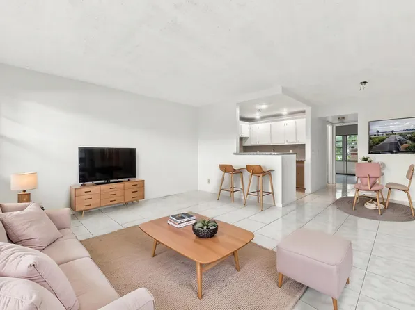 310 OAKRIDGE R Court #310, Deerfield Beach, FL 33442