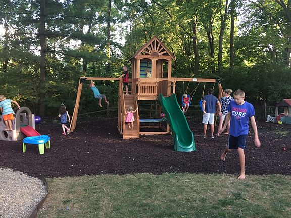 Playset w\ rubber mulch