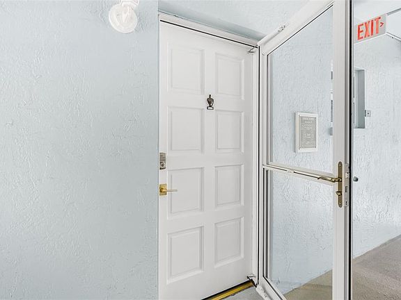 3rd image of 701 Poinsettia Rd APT 208