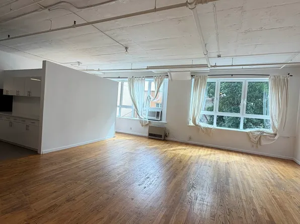315 Berry Street image 1 of 9