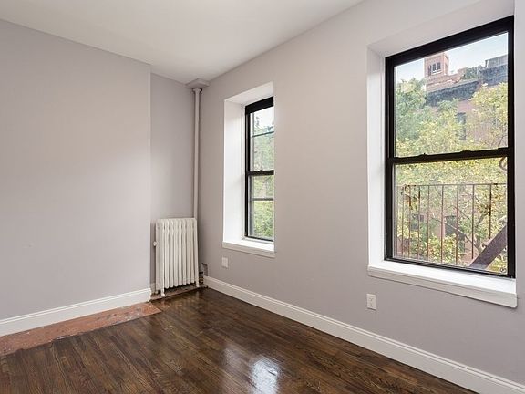 3rd image of 454 W 22nd St #A3a