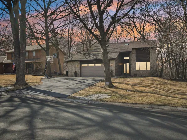 1217 Carlson Lake Ln, Eagan, MN 55123