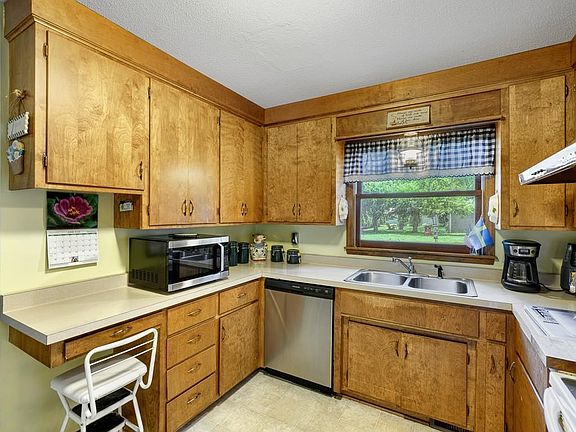 5th image of 806 Myrtle St
