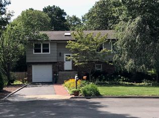 12 Gina Ct, East Patchogue, NY 11772