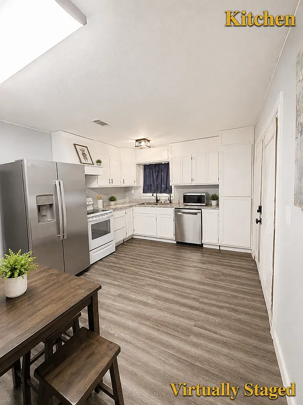3 bed, 1.0 bath, 960 sqft, $1,650 — Photo 2