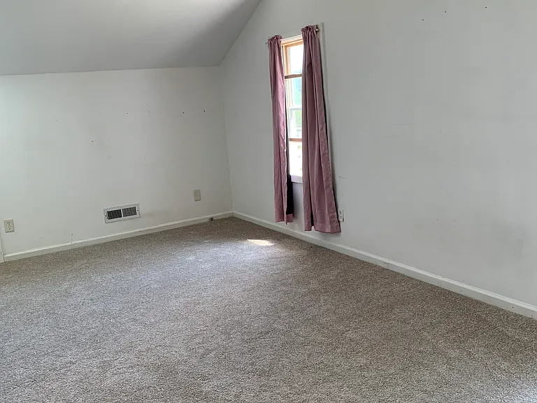 211 Bowerman Rd — Photo 31