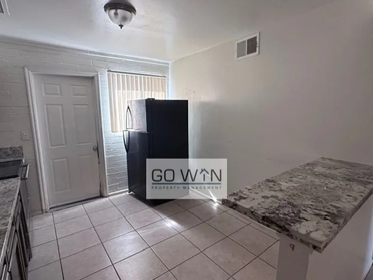 716 W 5th Ave — Photo 8