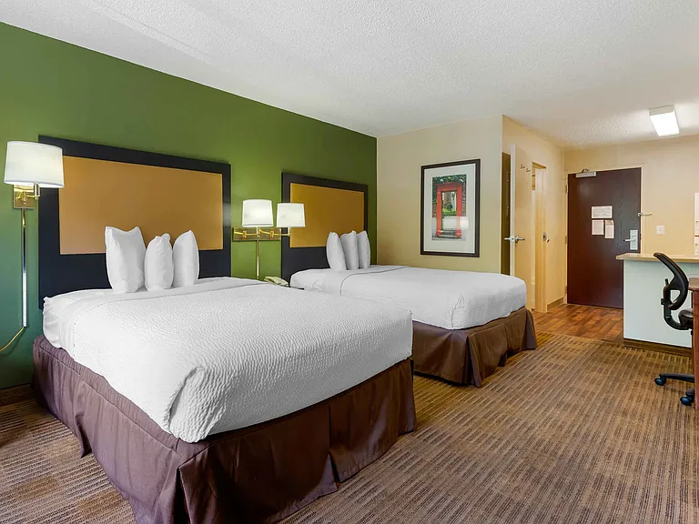 Studio Suite - 2 Full Beds