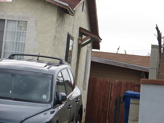 4th image of 3222 Eagle St