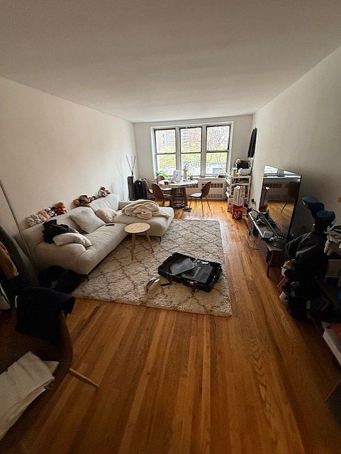1st image of 320 W 30th St APT 7C