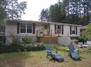 N1395 McAllister Rd, Waupaca, WI 54981