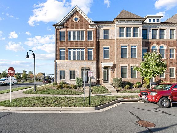 Walk to One Loudoun!