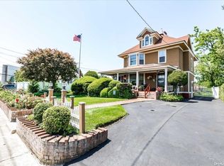 2138 Washington Ave, Seaford, NY 11783