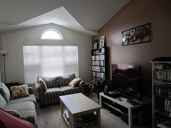 4th image of 7482 Lochmoor Dr