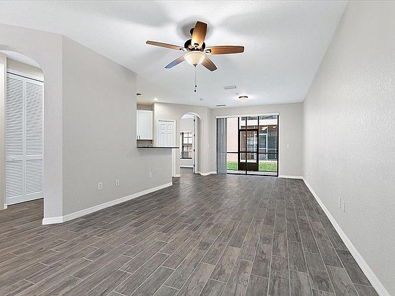 2nd image of 425 La Travesia Flora St #102
