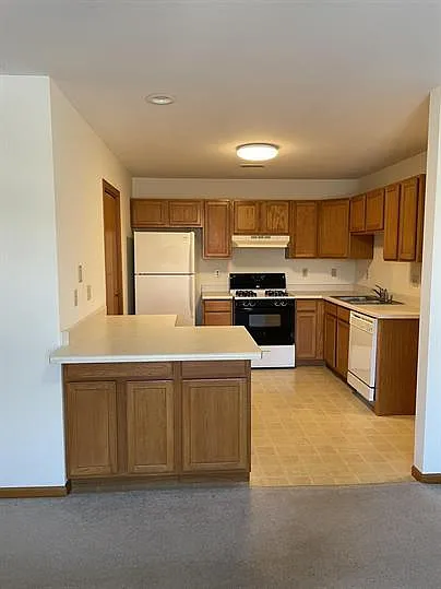 175 Liberty Ln — Photo 2
