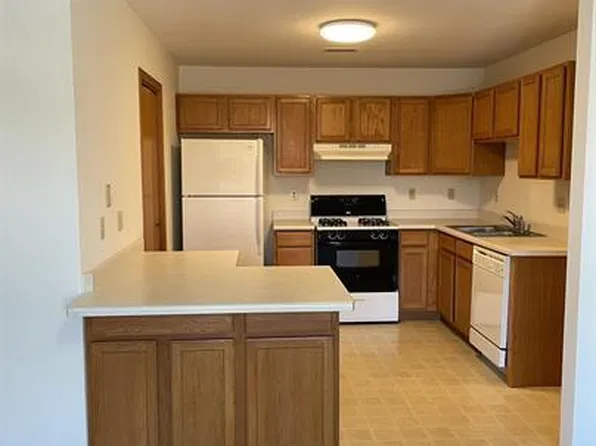 130 Liberty Ln, Sycamore, IL 60178