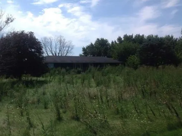 1100 N 41st Rd, Earlville, IL 60518
