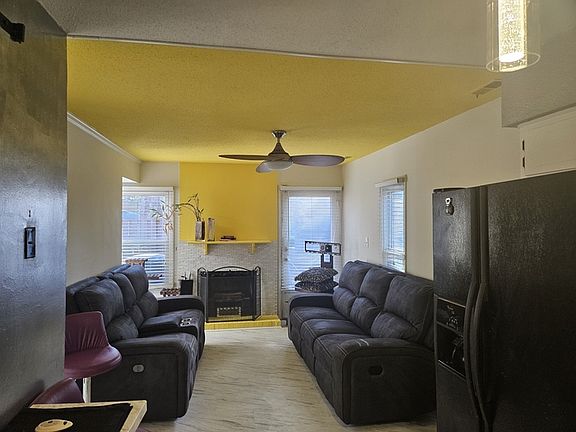 2nd image of 6119 Honeysuckle Ln