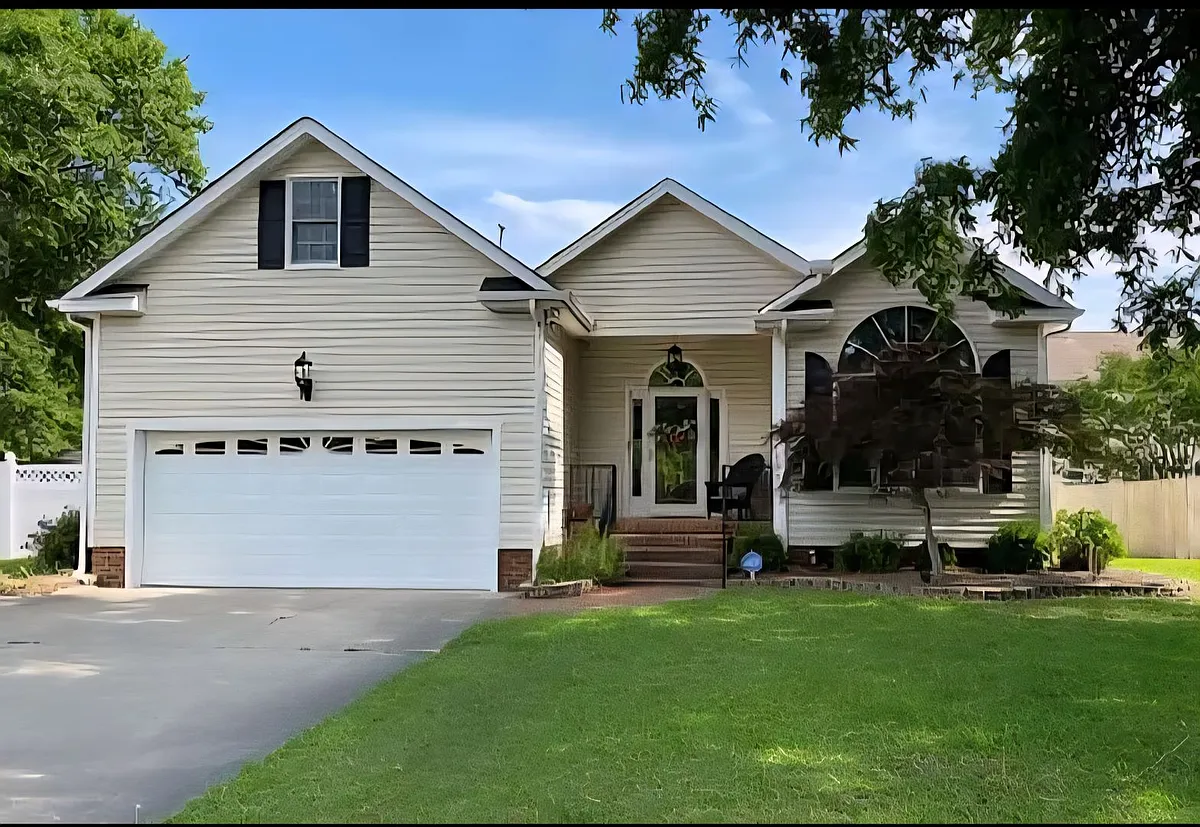 Primary Photo - 101 White Oak Dr