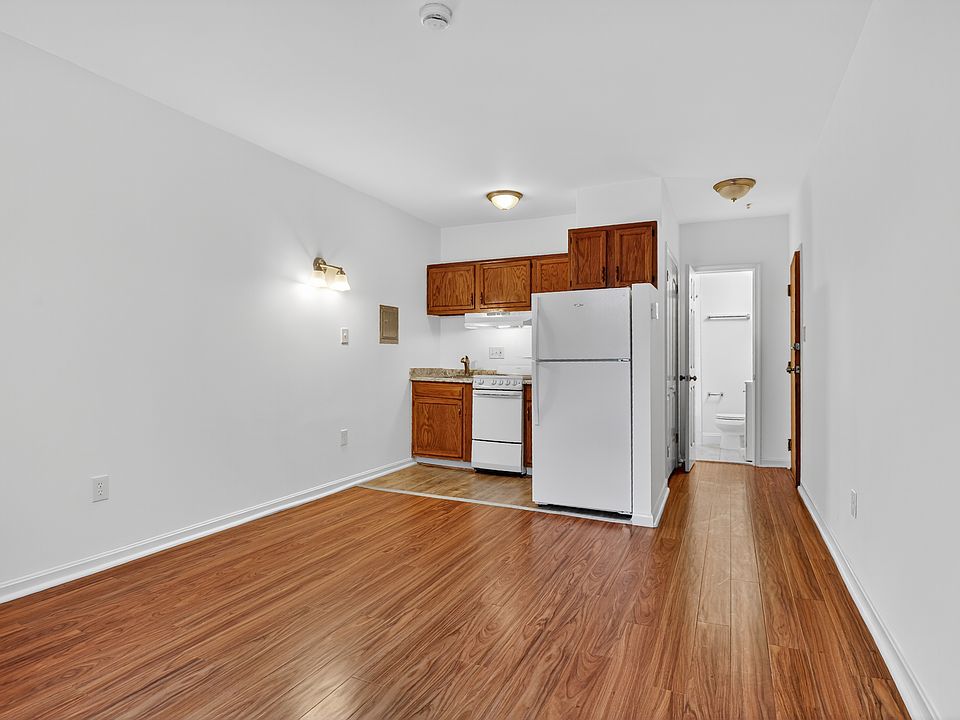 1st image of 2425 Mount Vernon Ave APT 11