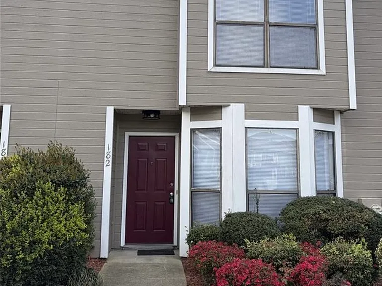 182 Aloha Dr — Photo 2