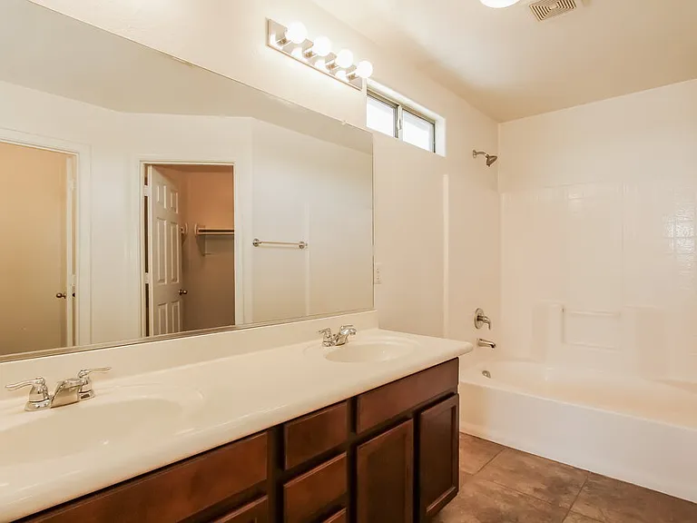 7907 S 50th Ln — Photo 13
