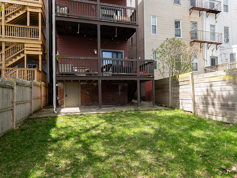 498 Sumner St #3 — Photo 24