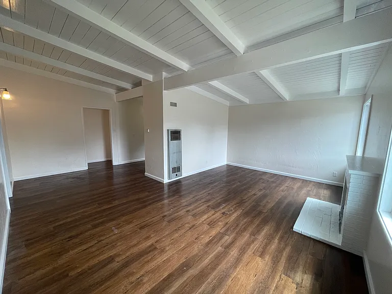 2640 Illinois St — Photo 25