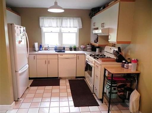 3rd image of 8 Walnut Ct