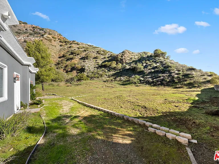 3699 Kanan Rd — Photo 12