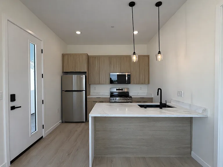 5527-33 Olvera Ave — Photo 18