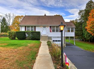 17 Ward Pl, Trumbull, CT 06611