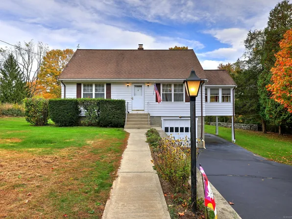17 Ward Place, Trumbull, CT 06611