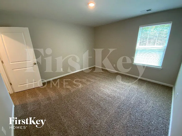 150 Scotsway Ct — Photo 9