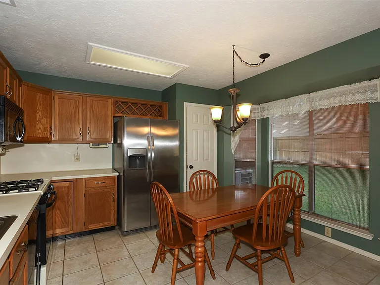 16410 Salinas Ln — Photo 9
