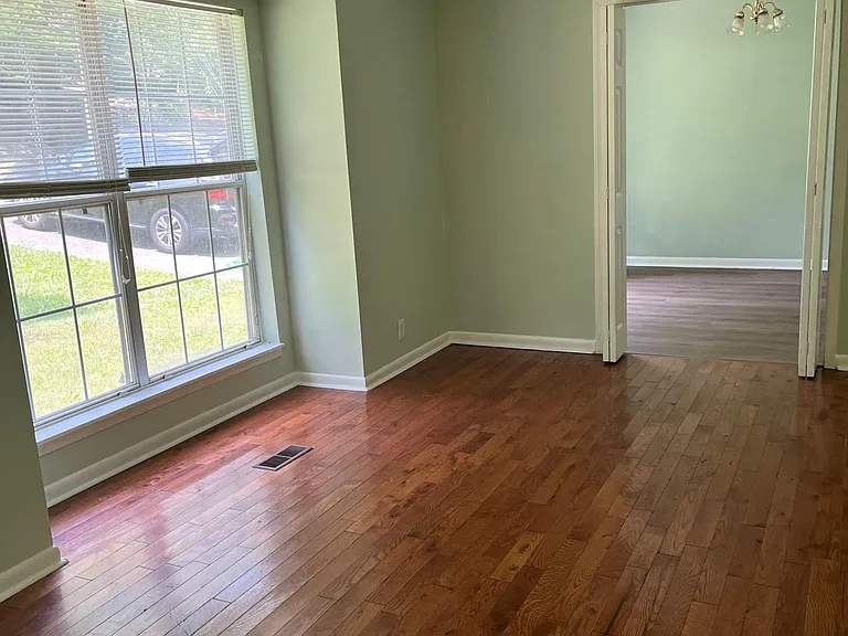 1806 E Mansfield Dr — Photo 4